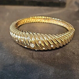 Grace Kelly Collection Trumpet Ribbed Bangle bracelet